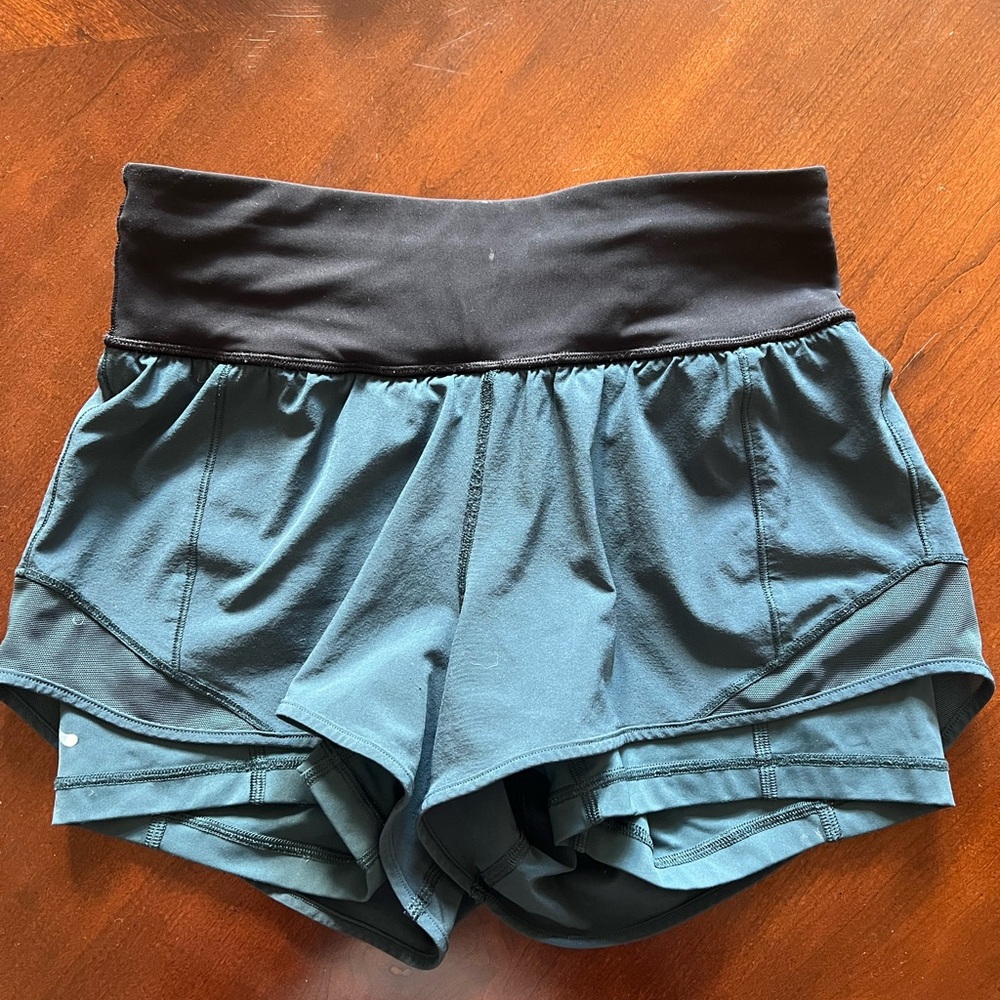 Lululemon high waisted Hotty hot shorts, 2.5 inch